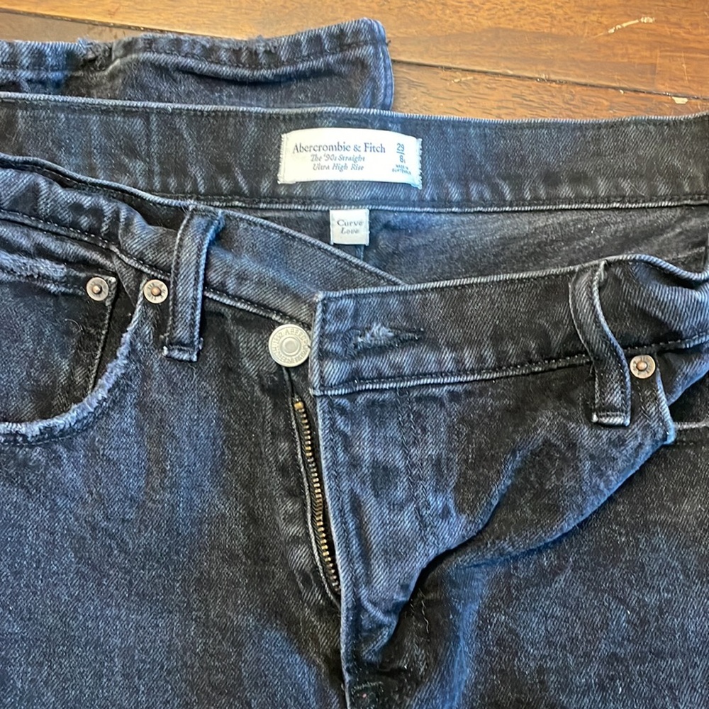 Abercrombie and Fitch 90s Straight Ultra High Rise - 29S/8S, Curve Love - Picture 2 of 6